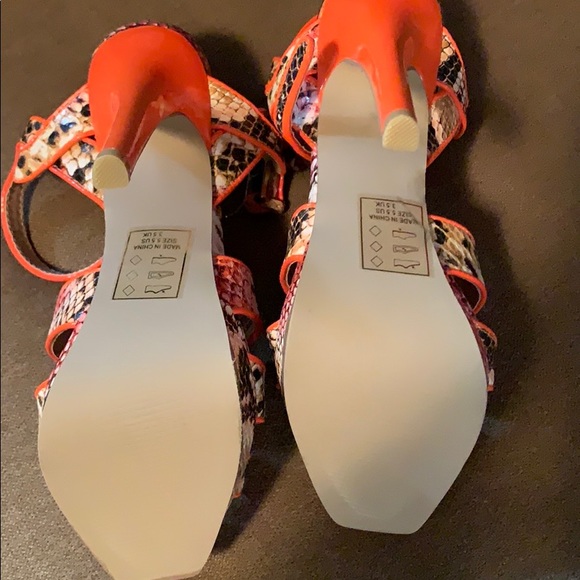 Orange snake print shoes - Picture 3 of 3